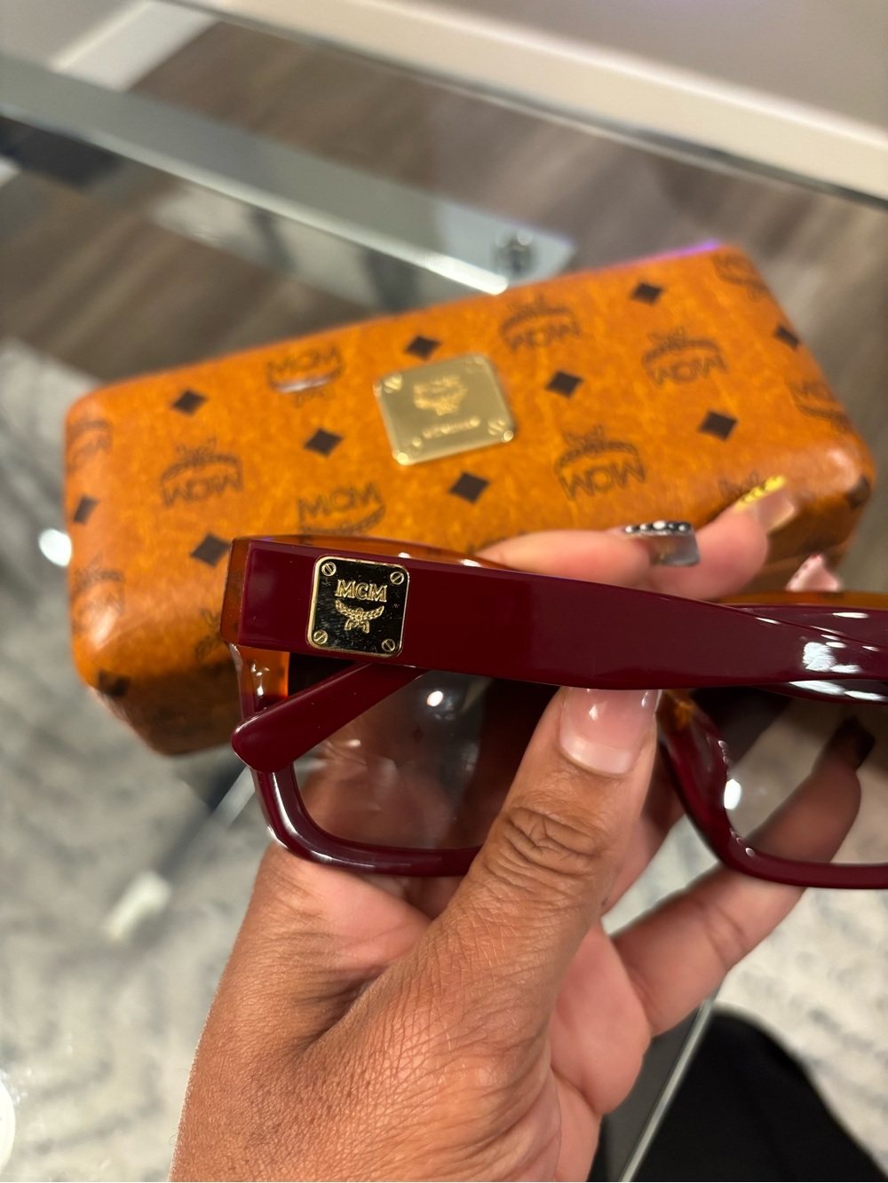 Two-Tone MCM glasses with case included - Picture 3 of 8
